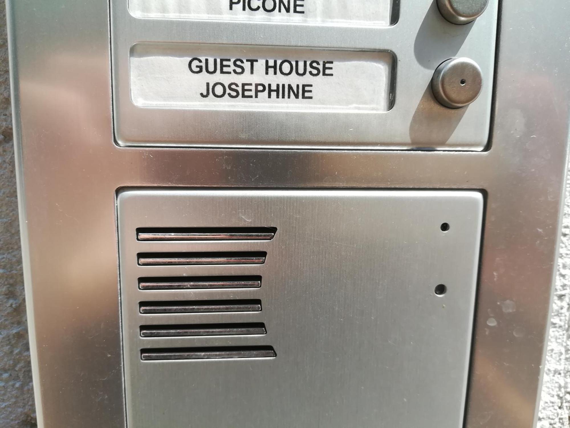Guest House Josephine Салерно Экстерьер фото